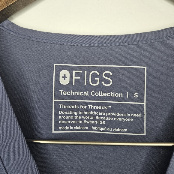 FIGS Catarina Scrub Top Grey Blue Chest Pocket - Picture 5 of 5